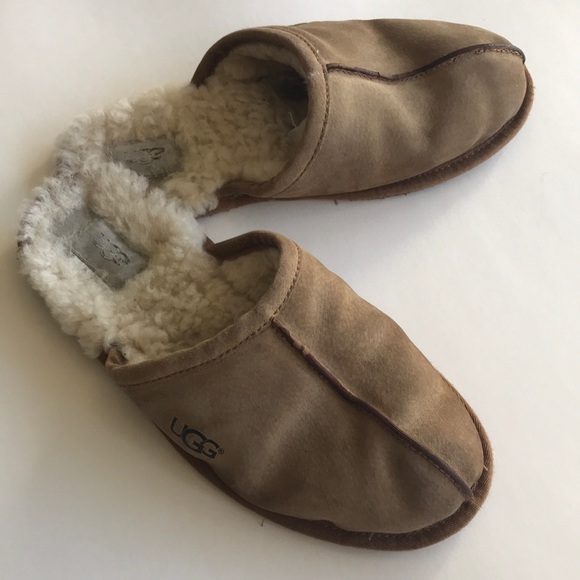 mens ugg slippers size 10